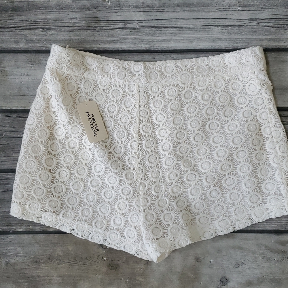 NWT Forever 21 Lined Cream Crochet Shorts Sz Large - Picture 4 of 6
